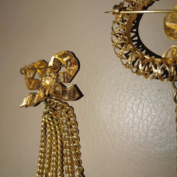Swag Brooch Yellow Gold Tone Bow Chain Pin Set Ornate Tassel Dangle Detailing - Picture 4 of 14